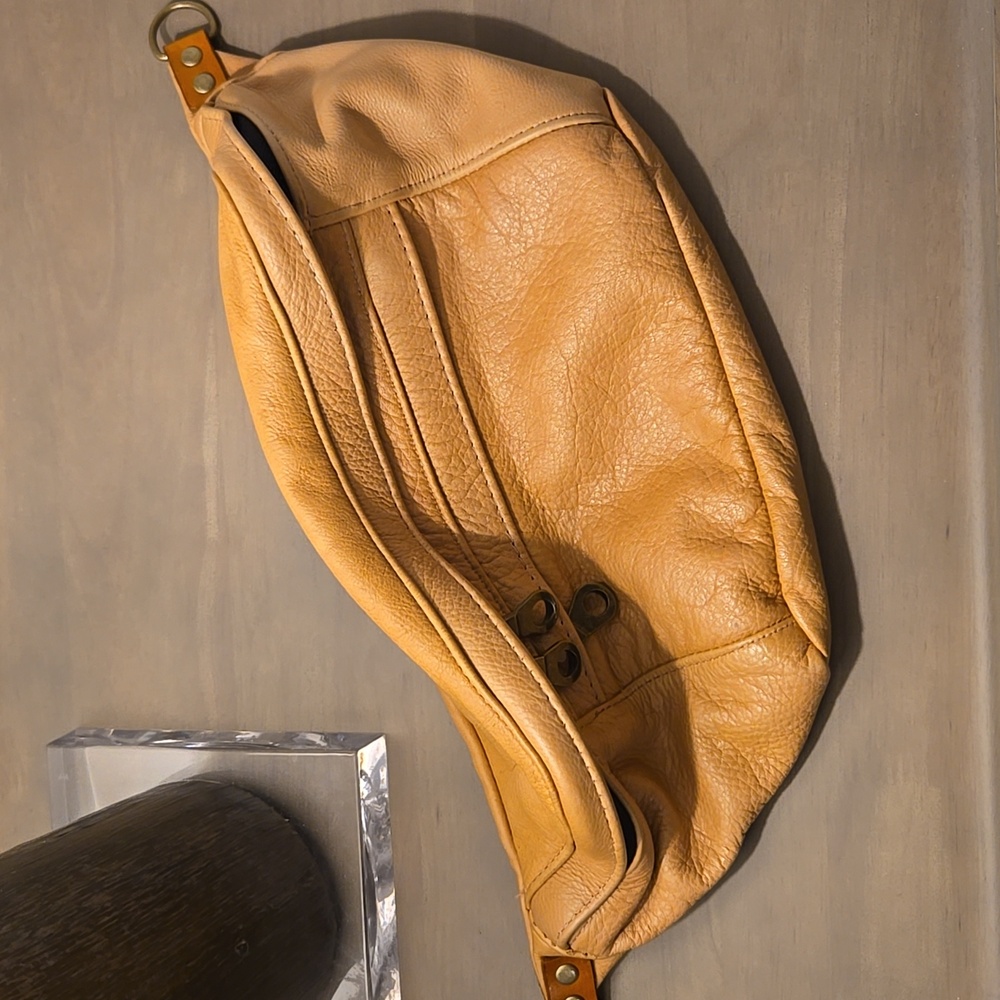 Parker Thatch Sling In Butterscotch